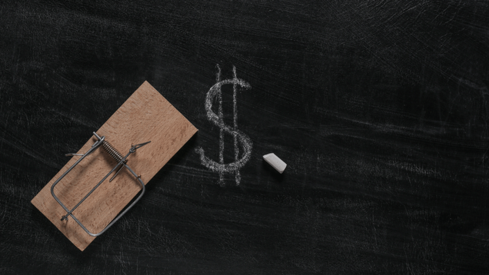 Trampa que representa los peligros de las deudas tóxicas, ideal para aprender educación financiera y evitar errores comunes con la plata.
